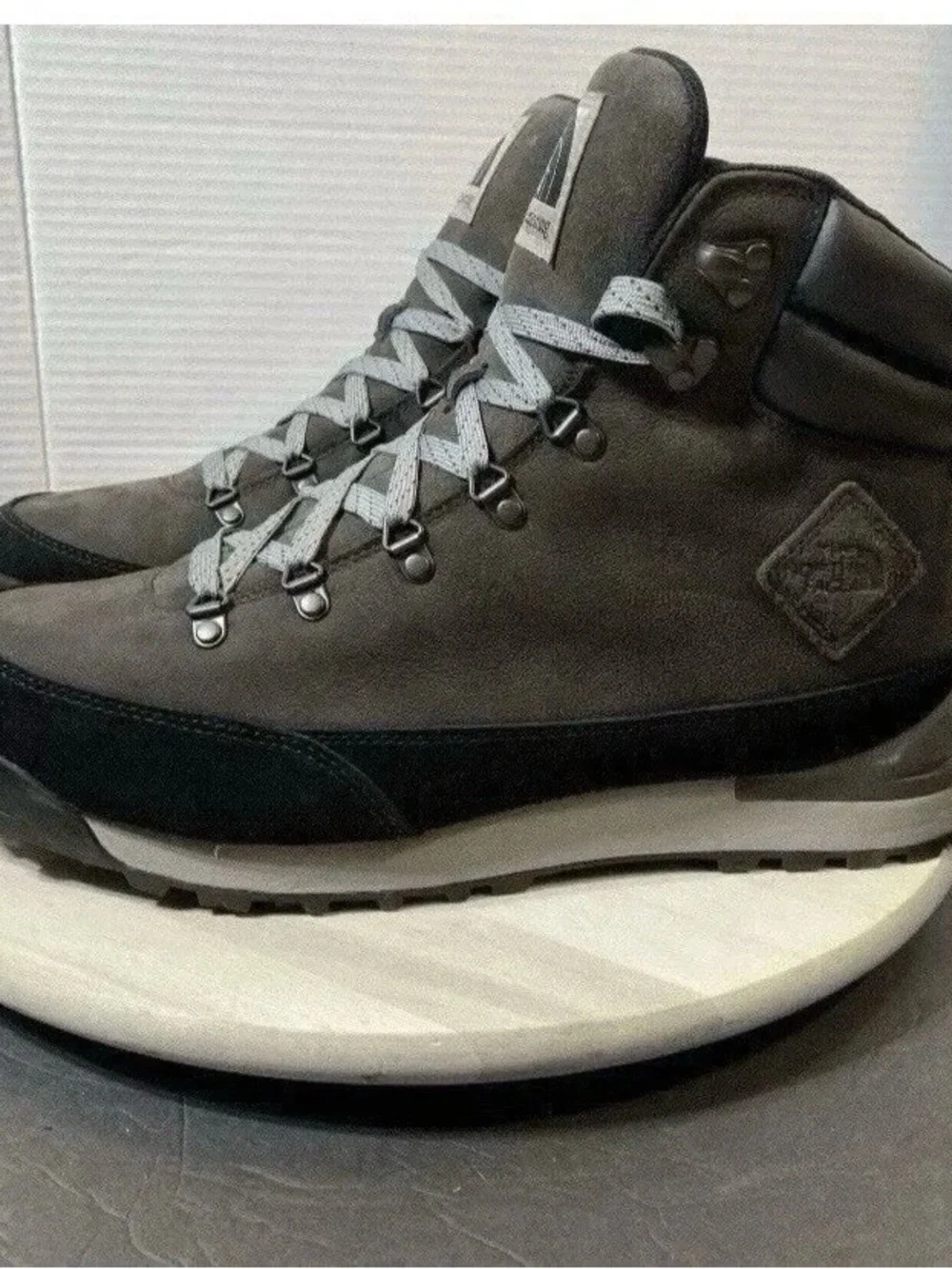 The North Face Back To Berkeley IV Leather Water Proof Hiking Boots brown Sz 11